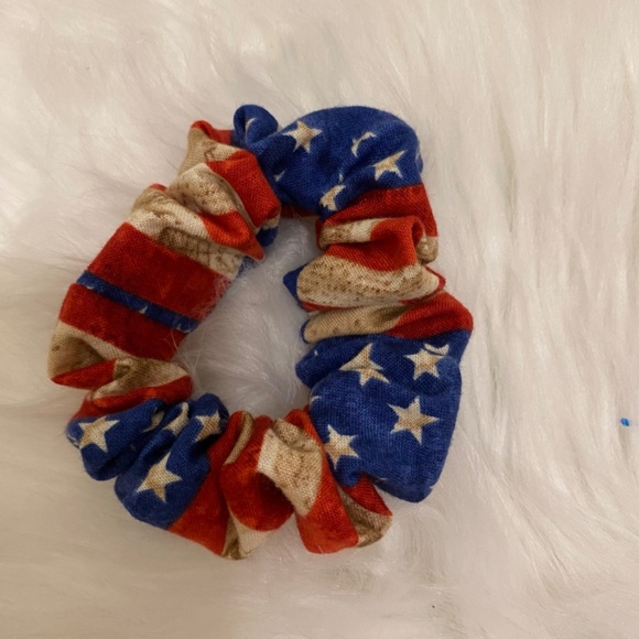 Patriotic Hair Scrunchie. Rustic USA Flag Print. Multicolor. Mini - Picture 3 of 6